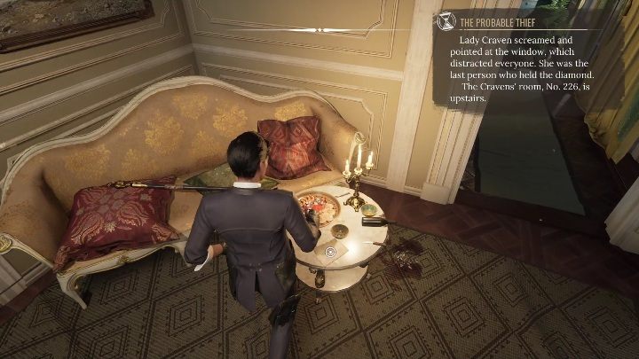 To samo z niewielkim stolikiem przy kanapie, na nim leżą dokumenty, które możecie bez żadnego problemu przejrzeć - Sherlock Holmes Chapter One: Duchy przeszłości, sprawa morderstwa - solucja - Sherlock Holmes Chapter One - poradnik do gry