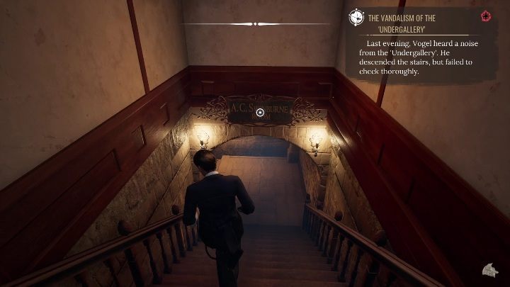 Waszym zadaniem jest zaznaczenie odpowiedniego zadania (oznaczonego na screenie powyżej) i udanie się do piwnicy, w celu zdobycia dowodów i przeprowadzenia rekonstrukcji - Sherlock Holmes Chapter One: Muza z zagranicy, Galeria sztuki - solucja - Sherlock Holmes Chapter One - poradnik do gry