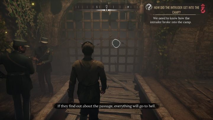 Kolejną rzeczą, której trzeba się przyjrzeć, są kraty, koło których stoją policjanci - Sherlock Holmes Chapter One: Muza z zagranicy, Obóz dla uchodźców - solucja - Sherlock Holmes Chapter One - poradnik do gry