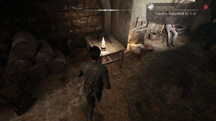 W celi znajdziecie jeszcze jeden stół, na którym leży bardzo ważny list - Sherlock Holmes Chapter One: Zaginiony sklepikarz - solucja, sprawy Mycrofta - Sherlock Holmes Chapter One - poradnik do gry