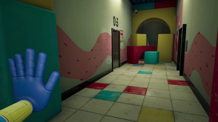 Gdy otworzycie niebieską dłonią wejście do kolejnego korytarza, bez problemu dostaniecie się do kolejnej ważnej lokacji - Poppy Playtime: Czerwona dłoń - solucja, opis przejścia - Poppy Playtime - poradnik do gry