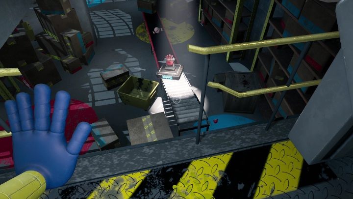 W ten sposób czerwona dłoń spadnie na podłogę, a wy będziecie mogli ją założyć - Poppy Playtime: Czerwona dłoń - solucja, opis przejścia - Poppy Playtime - poradnik do gry