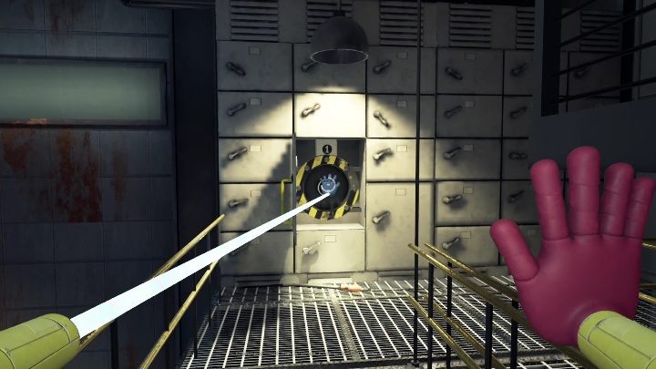 Następnie chwyćcie jedną dłonią źródło prądu, którego potrzebujecie dalej - Poppy Playtime: Taśmociąg - solucja, opis przejścia - Poppy Playtime - poradnik do gry