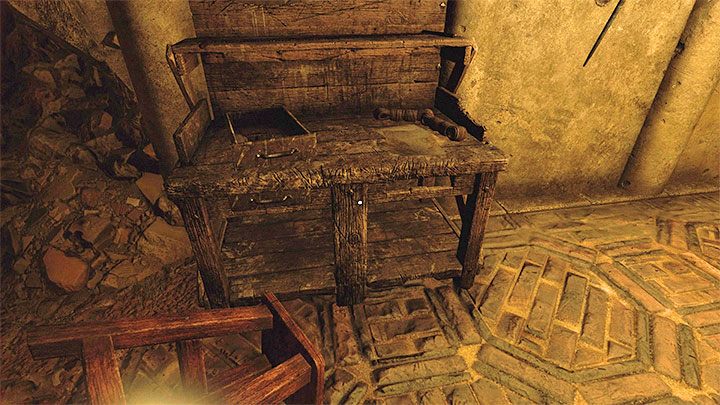 Zejdźcie po schodach i opcjonalnie zbadajcie półki tym razem po prawej stronie, bo na jednej z dolnych za wazonami ukryte są kolejne zapałki - Amnesia Rebirth: The Cistern - solucja, sekrety - Amnesia Rebirth - poradnik do gry