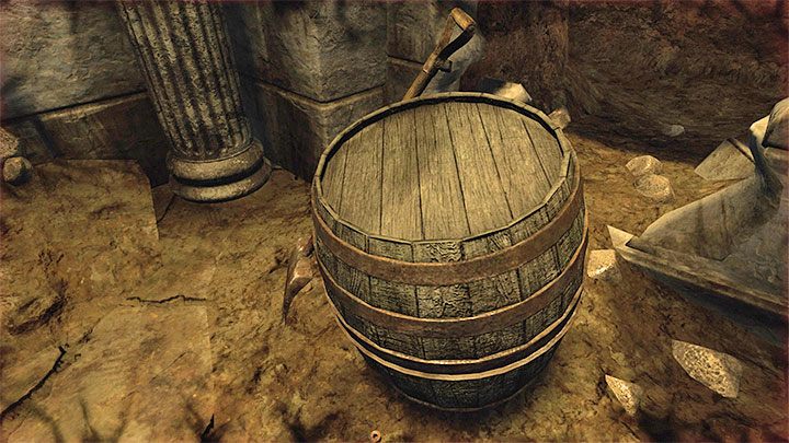 Podczas ucieczki pierwszym problematycznym miejscem jest to, w którym trzeba przesunąć dużą beczkę - Amnesia Rebirth: The Tomb of Tin Hinan - solucja, sekrety - Amnesia Rebirth - poradnik do gry