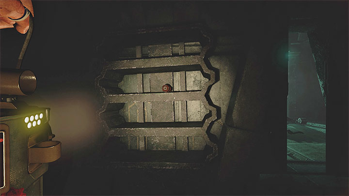 Badajcie dalej to samo pomieszczenie z dużą konsolą-hologramem (użyjecie jej na koniec etapu do załączenia kolejki) - Amnesia Rebirth: The Laboratory - solucja, sekrety - Amnesia Rebirth - poradnik do gry