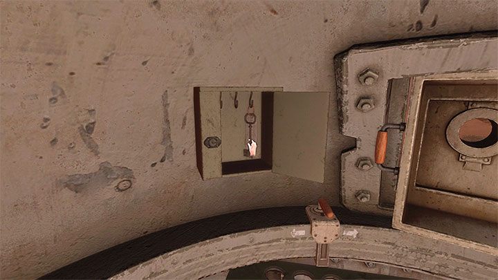 Zainteresujcie się znajdującym na dziedzińcu wrakiem czołgu - Amnesia Rebirth: The Fortress - solucja, sekrety - Amnesia Rebirth - poradnik do gry