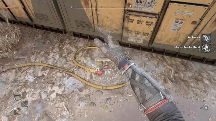 Pierwszy generator znajduje się na placu tuż obok windy - podejdźcie do niego i wejdźcie w interakcję z kablem leżącym na ziemi - Dying Light 2: W Mrok - solucja, opis przejścia - Dying Light 2 - poradnik do gry