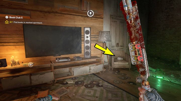8 książkę znajdziecie na fotelu obok telewizora - Dying Light 2: Klub książki 10 (Book Club 10) - solucja, opis przejścia - Dying Light 2 - poradnik do gry