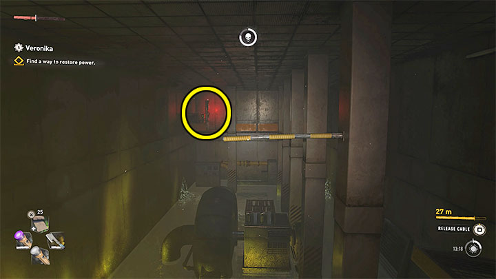 Pamiętajcie o tym, że kabel ma ograniczoną długość, tak więc pomagajcie sobie ruchami parkourowymi w drodze do miejsca jego podłączenia - zaznaczyliśmy je na obrazku - Dying Light 2: Veronika - solucja, opis przejścia - Dying Light 2 - poradnik do gry
