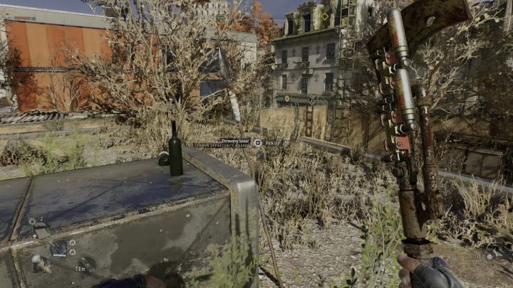 Na terenie walki znajdziecie kilka włóczni, butlę gazową oraz inne bronie tymczasowe - Dying Light 2: Teraz twój ruch - solucja, opis przejścia - Dying Light 2 - poradnik do gry