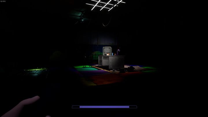 Gdy tylko to zrobicie wycofajcie się do drzwi, patrząc cały czas na wnętrze pomieszczenia - FNAF SB: Warehouse - solucja, opis przejścia - FNAF Security Breach - poradnik do gry