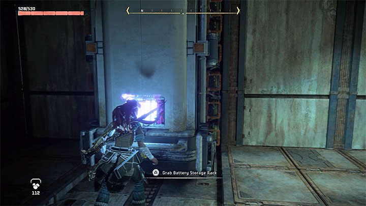 W pierwszym pomieszczeniu stacji Wiąz znajduje się konsola, ale wymaga ona dostarczenia klucza dostępu - Horizon Forbidden West: Nasiona przeszłości (Seeds of the Past) - solucja, opis przejścia - Horizon Forbidden West - poradnik do gry