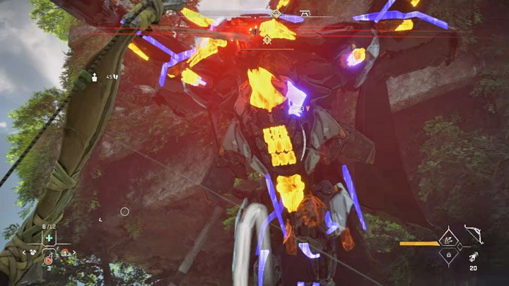 Maszkara domyślnie lata nad areną, ale musicie być przygotowani na to, że boss będzie wykonywał nagłe lądowania, połączone z próbą zranienia głównej bohaterki - Horizon Forbidden West: Maszkara (Dreadwing) - boss, jak pokonać mechanicznego nietoperza? - Horizon Forbidden West - poradnik do gry