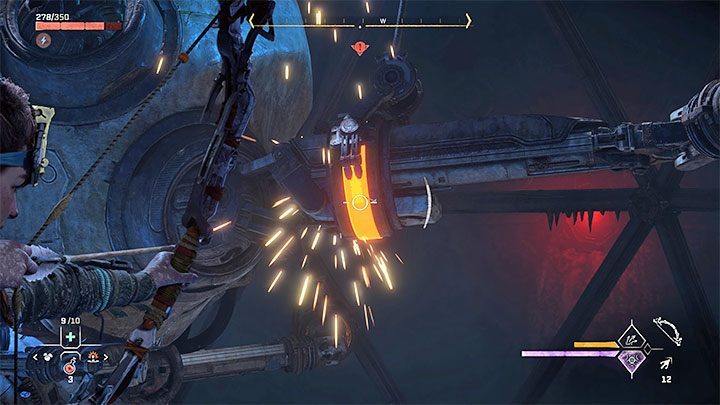 Musicie zajmować się trafianiem w czerwone zaczepy dużego urządzenia, jak pokazuje przykładowy obrazek - Horizon Forbidden West: Wrota śmierci (Deaths Door) - solucja, opis przejścia - Horizon Forbidden West - poradnik do gry