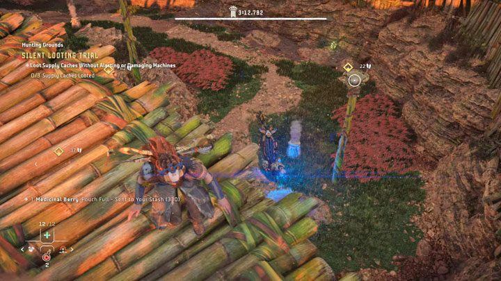 Ze splądrowaniem pierwszej skrzyni zaczekajcie, aż patrolujący tę okolicę nornik wykona w tym miejscu skanowanie i wyruszy w przeciwną stronę - Horizon Forbidden West: Tereny łowieckie: Pieśń Ziemi - opis przejścia prób - Horizon Forbidden West - poradnik do gry