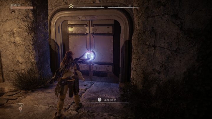 Po oczyszczeniu terenu otwórzcie drzwi do kryjówki Vezreha, podejdźcie do więźniów i uwolnijcie ich - Horizon Forbidden West: Cień na zachodzie (Shadow in the West) - solucja, opis przejścia - Horizon Forbidden West - poradnik do gry