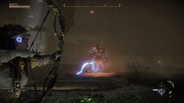 Skupcie się na słabych punktach maszyny i gdy tylko zobaczycie niebieskie pioruny wokół niej, natychmiast wykonacie unik lub schowajcie się za skrzyniami - Horizon Forbidden West: Cień na zachodzie (Shadow in the West) - solucja, opis przejścia - Horizon Forbidden West - poradnik do gry