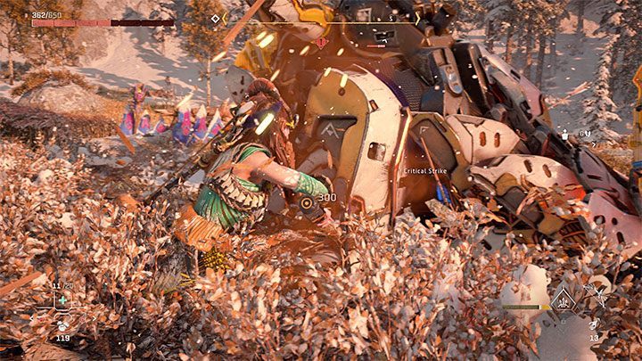 Podczas konfrontacji z ogniarzem starajcie się trzymać na dystans żeby unikać jego ataków ogniowych - Horizon Forbidden West: To, co utracono (What Was Lost), quest Kotallo - solucja, opis przejścia - Horizon Forbidden West - poradnik do gry