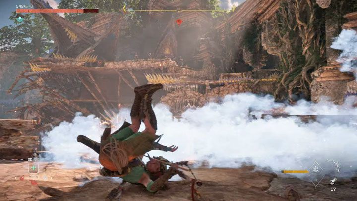 Druga część pojedynku jest problematyczna, bo Regalla zacznie korzystać ze swoich broni dystansowych - łuku i oszczepów z ładunkami wybuchowymi - Horizon Forbidden West: Skrzydła Dziesiątki (The Wings of the Ten) - solucja, opis przejścia - Horizon Forbidden West - poradnik do gry