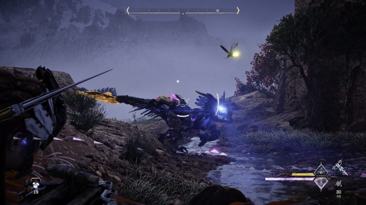 Schowajcie się w wysokiej trawie i wybierzcie broń zadającą obrażenia od porażenia, na które Alfa Chyżoszpon (Apex Clawstrider) jest nieodporny - Horizon Forbidden West: Starodrzew (The Oldgrowth) - solucja, opis przejścia - Horizon Forbidden West - poradnik do gry