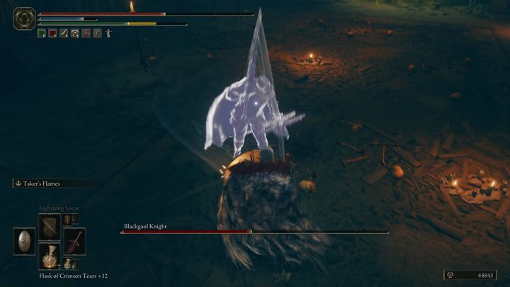 Rycerz Czarnego Więzienia jest najbardziej podatny na wasze ataki gdy trzyma kuszę w jednej dłoni, a miecz w drugiej - Shadow of the Erdtree: Jak pokonać bossa Rycerz Czarnego Więzienia (Blackgaol Knight)? - Elden Ring - poradnik do gry