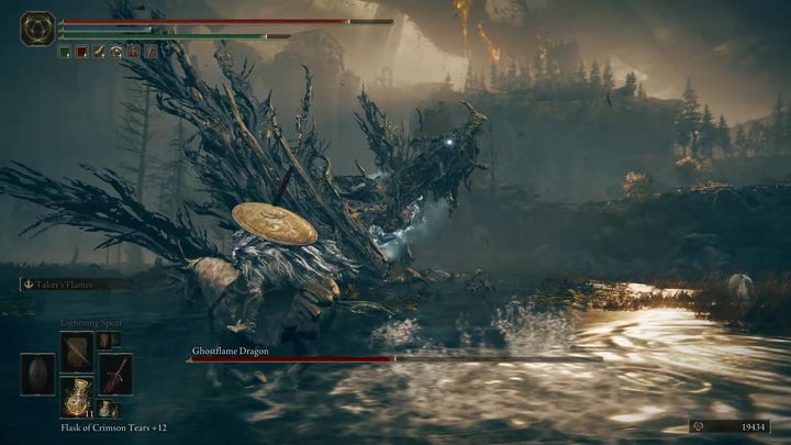 Najgroźniejszym atakiem bossa jest ognista eksplozja, która pokrywa znaczny obszar wokół niego - Shadow of the Erdtree: Jak pokonać bossa Smok ognia duchów (Ghostflame Dragon)? - Elden Ring - poradnik do gry