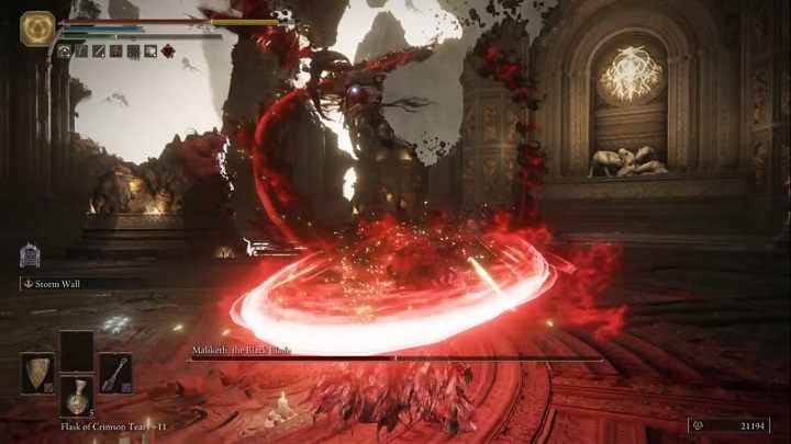 W drugiej fazie robienie uników w stronę przeciwnika i skracanie dystansu jest jeszcze ważniejsze - Elden Ring: Maliketh, Czarna Klinga (Maliketh, the Black Blade) - boss, jak pokonać? - Elden Ring - poradnik do gry