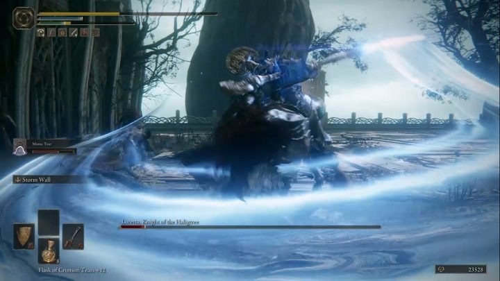 W drugiej fazie (która nastąpi po tym jak zbijecie wrogowi połowę PŻ), przeciwnik stanie się bardziej zacięty i znacznie groźniejszy - Elden Ring: Loretta, rycerz Świętego Drzewa (Loretta, Knight of the Haligtree) - boss, jak pokonać? - Elden Ring - poradnik do gry