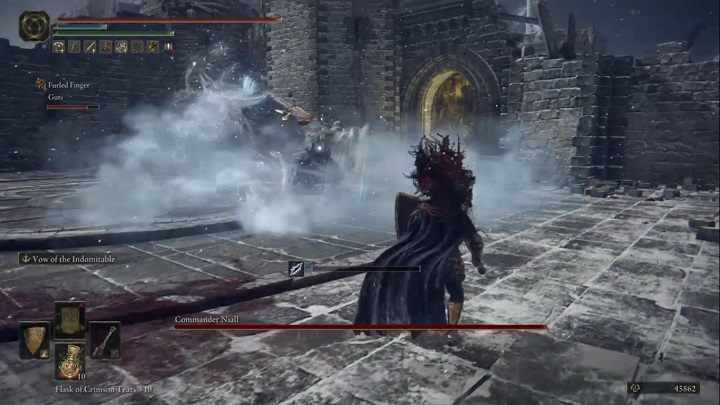 Dowódca Niall stanie się znacznie bardziej agresywny po tym jak zgładzicie jego pomagierów - Elden Ring: Dowódca Niall (Commander Niall) - boss, jak pokonać? - Elden Ring - poradnik do gry