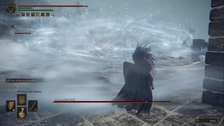 Zdarzy się też najpewniej, że przeciwnik zacznie gromadzić energię do wykonania potężnej zamieci - Elden Ring: Dowódca Niall (Commander Niall) - boss, jak pokonać? - Elden Ring - poradnik do gry