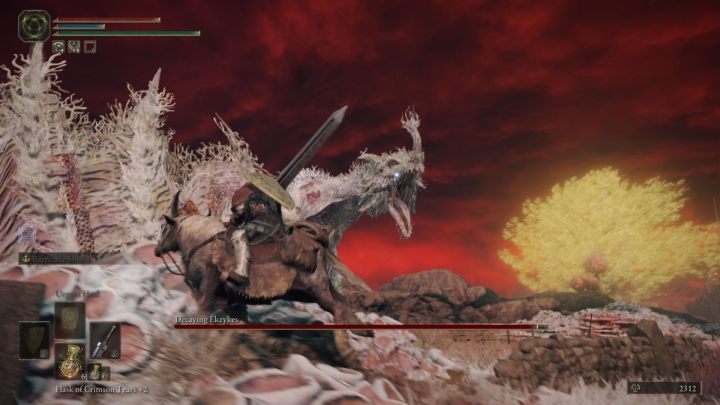 Uważajcie wchodząc do Katedry - po prawej stronie od drzwi kryje się wygnany rycerz, uzbrojony w tarczę i wielki miecz - Elden Ring: Gdzie jest Katedra Smoczej Komunii? - Elden Ring - poradnik do gry