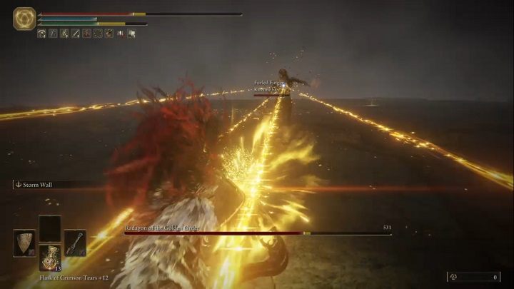 Wykonywanie uników do tyłu jest też mniej opłacalne z innego powodu - Elden Ring: Radagon ze Złotego Porządku, Eldeńska Bestia - boss, jak pokonać? - Elden Ring - poradnik do gry