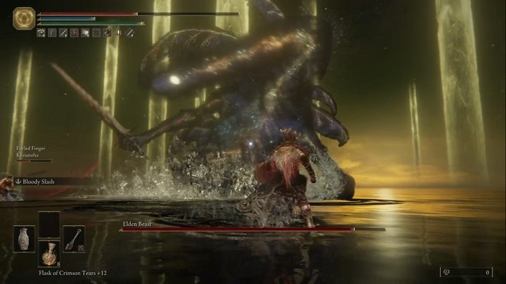 Uważajcie też na horyzontalny atak mieczem, który przeciwnik wykonuje, gdy znajdujecie się w średniej odległości od niego - Elden Ring: Radagon ze Złotego Porządku, Eldeńska Bestia - boss, jak pokonać? - Elden Ring - poradnik do gry