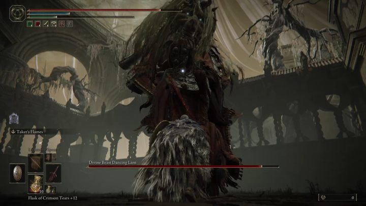 Boss niemal zawsze atakuje kilka razy pod rząd, a jego kombinacje ataków wręcz najczęściej składają się z dwóch lub czterech ciosów - Shadow of the Erdtree: Jak pokonać bossa Tańczący Lew (Divine Beast Dancing Lion)? - Elden Ring - poradnik do gry