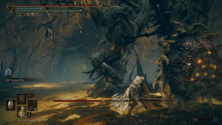 Zwracajcie szczególną uwagę na dwie kombinacje ataków - podwójny obrotowy wymach pnączami i pojedynczy, szeroki wymach lewym pnączem - Shadow of the Erdtree: Jak pokonać bossa Awatar ostrodrzewa (Scadutree Avatar)? - Elden Ring - poradnik do gry