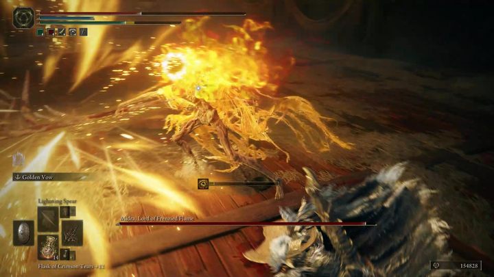 W pierwszej fazie walki większość ciosów wręcz bossa można w pełni zablokować dowolną tarczą posiadającą 100% redukcji obrażeń fizycznych - Shadow of the Erdtree: Jak pokonać bossa Midra, Władca Oszalałego Płomienia (Midra, Lord of Frenzied Flame)? - Elden Ring - poradnik do gry