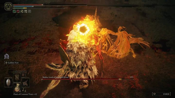 Największą słabością Midry jest jego niska postawa - dość łatwo jest go obalić na kolana i wystawić na cios krytyczny - Shadow of the Erdtree: Jak pokonać bossa Midra, Władca Oszalałego Płomienia (Midra, Lord of Frenzied Flame)? - Elden Ring - poradnik do gry