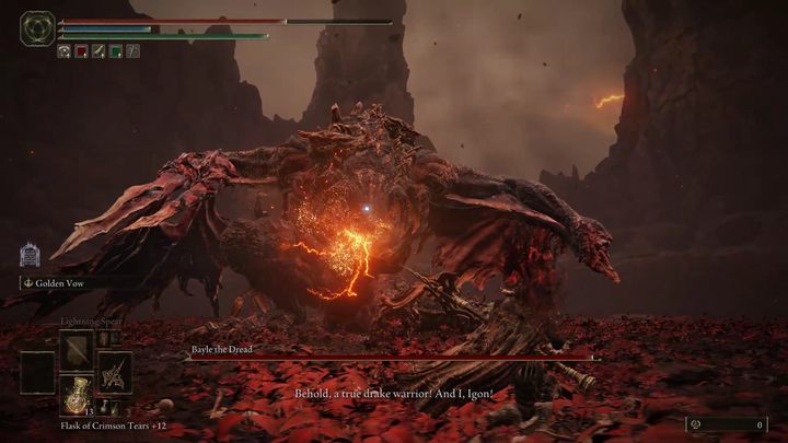 Atak chwytem to najprzewidywalniejszy atak Baylea - rozpoznacie go po tym, jak smok się odchyli a z jego paszczy zacznie wydobywać się elektryczność - Shadow of the Erdtree: Jak pokonać bossa Bayle Groza (Bayle the Dread)? - Elden Ring - poradnik do gry