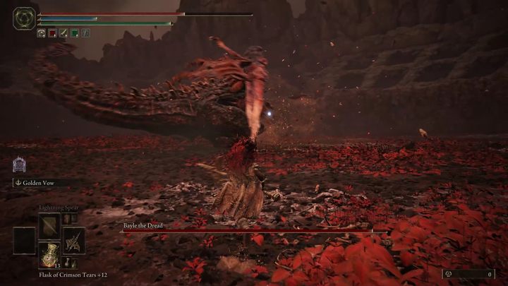 Okazjonalnie Bayle odskoczy na drugi koniec areny - trzymajcie kamerę zablokowaną na nim - Shadow of the Erdtree: Jak pokonać bossa Bayle Groza (Bayle the Dread)? - Elden Ring - poradnik do gry