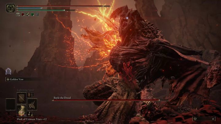 Wypatrujcie również ataków poszarpanym skrzydłem - Bayle może je unieść i naelektryzować, po czym uderzyć w ziemię z góry - Shadow of the Erdtree: Jak pokonać bossa Bayle Groza (Bayle the Dread)? - Elden Ring - poradnik do gry
