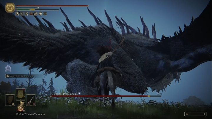 Na przestrzeni całej walki z Adulą, najlepiej atakować właśnie nogi - Elden Ring: Adula, błyskamienny smok (Glinstone Dragon Adula) - boss, jak pokonać? - Elden Ring - poradnik do gry