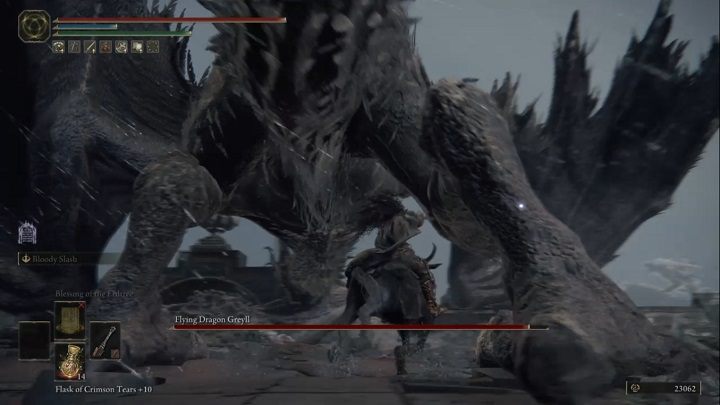 Podczas walki ze smokiem, warto skupić się na atakowaniu nóg i bacznie obserwować ruchy przeciwnika - Elden Ring: Latający smok Greyll (Flying Dragon Greyll) - boss, jak pokonać? - Elden Ring - poradnik do gry