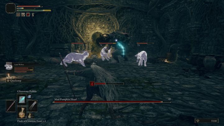 Pamiętajcie jednak, że po trafieniu bossa za pomocą czaru, skupicie jego uwagę na sobie, dlatego też lepszym rozwiązaniem będzie skorzystanie z czarów, które castują się z opóźnieniem, jak np - Elden Ring: Szalony Dyniogłowy (Mad Pumpkin Head) - boss, jak pokonać? - Elden Ring - poradnik do gry
