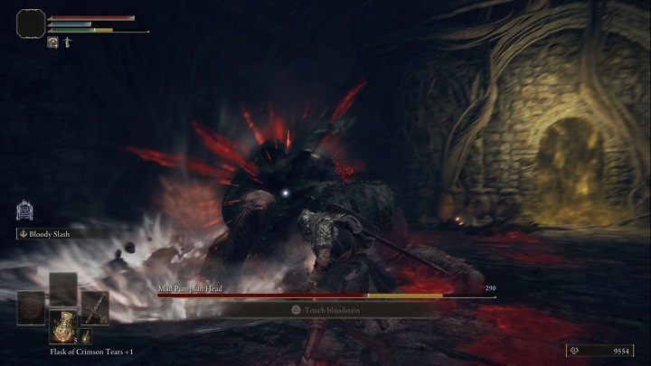 Szalony Dyniogłowy często atakuje swoją opancerzoną głową - Elden Ring: Szalony Dyniogłowy (Mad Pumpkin Head) - boss, jak pokonać? - Elden Ring - poradnik do gry