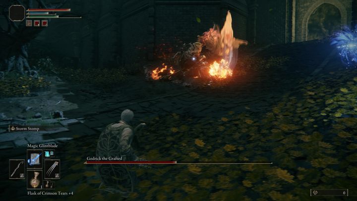 Większość jego ataków będzie podobna, jednakże wzmacnia je za pomocą ognia - Elden Ring: Godrick, Zszywaniec (Godrick the Grafted) - boss, jak pokonać? - Elden Ring - poradnik do gry