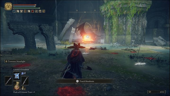 W momencie, w którym zacznie on szarżować na Was, jest to dobra okazja, aby skorzystać z dalekosiężnych, powolnych czarów jak np - Elden Ring: Magmowy Żmij Makar (Magma Wyrm Makar) - boss, jak pokonać? - Elden Ring - poradnik do gry