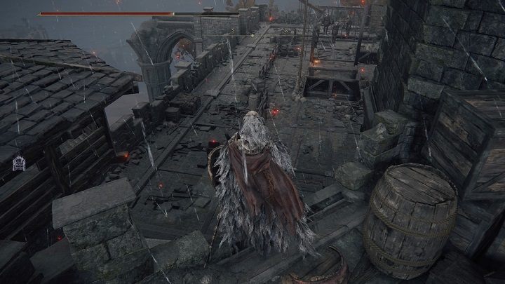 Jak już znajdziecie się na górze, będziecie musieli zeskoczyć niżej, na plac z wisielcami - Elden Ring: Legendarne talizmany (Legendary Talismans) - lista wszystkich - Elden Ring - poradnik do gry