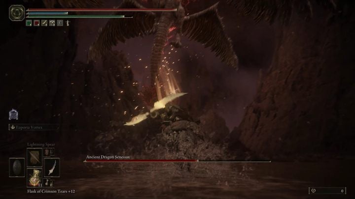 Okazjonalnie boss może wznieść się w powietrze, gdzie albo zionie w was ogniem, albo spróbuje was zmiażdżyć - Shadow of the Erdtree: Jak pokonać bossa Starożytny smok Senessax (Ancient Dragon Senessax)? - Elden Ring - poradnik do gry