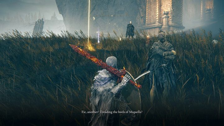 Z Rogatym Przybyszem po raz pierwszy spotkacie się na Cmentarnej równinie obok Miejsca łaski Krzyż na trójdrożu (Three-Path Cross) - Shadow of the Erdtree: Rogaty Przybysz (Hornsent) - solucja, opis przejścia - Elden Ring - poradnik do gry